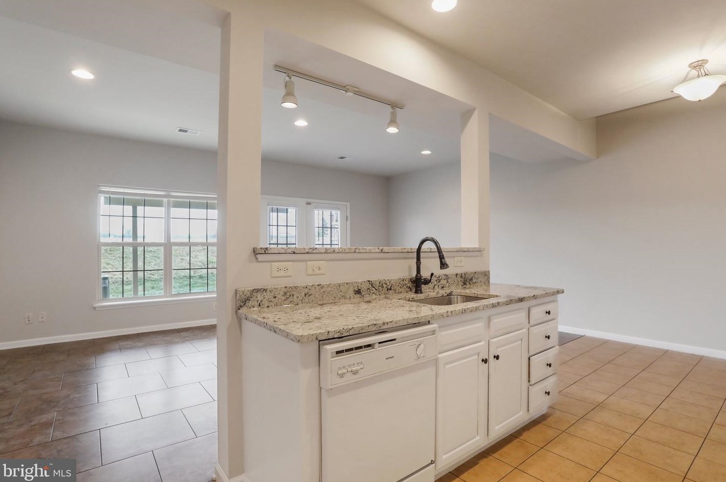 15 Delano Dr, Chambersburg, PA 17202