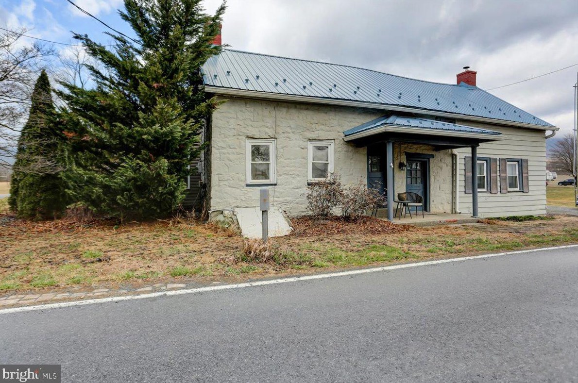 10299 Mountain Rd, Orrstown, PA 17244