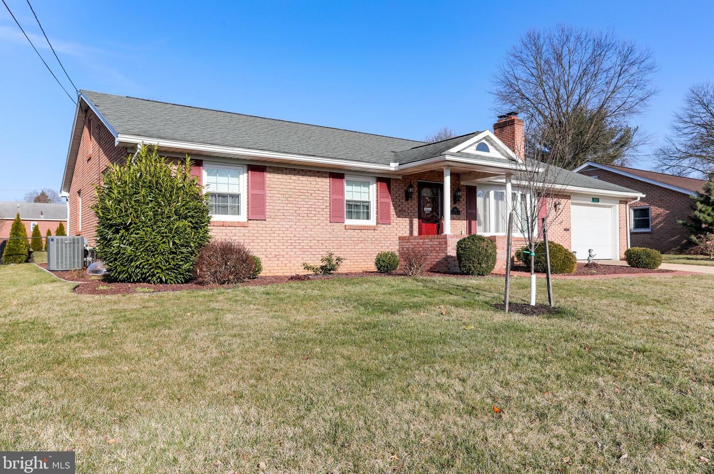 531 Mentzer Ave, Chambersburg, PA 17201-1429