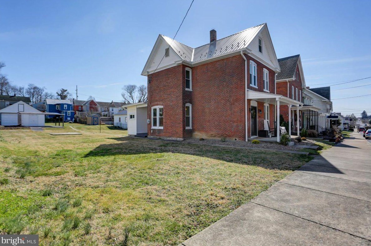 233 Church St, Roadside, PA 17268-1155