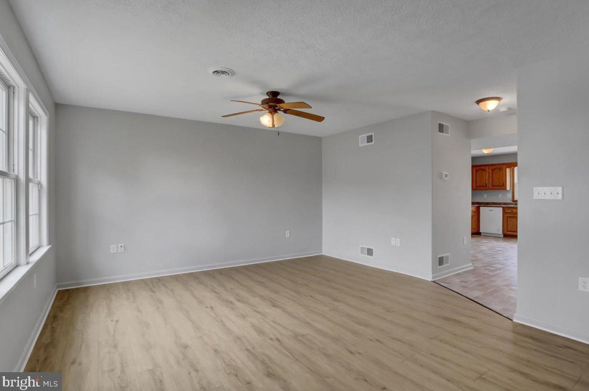 72 Grandview Xing, Chambersburg, PA 17201-1045