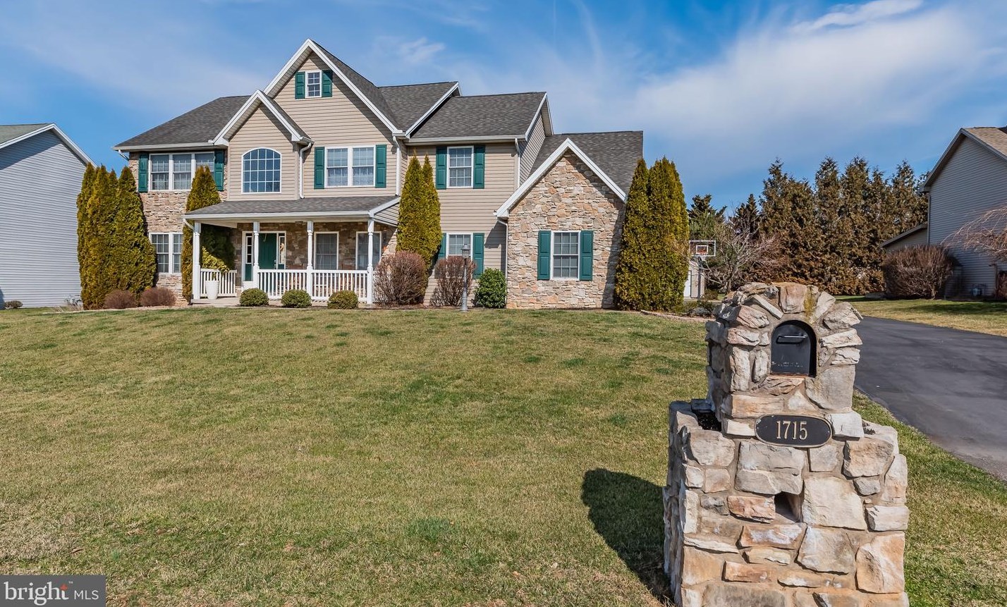 1715 Alligator Reef Ave, Chambersburg, PA 17202-7423