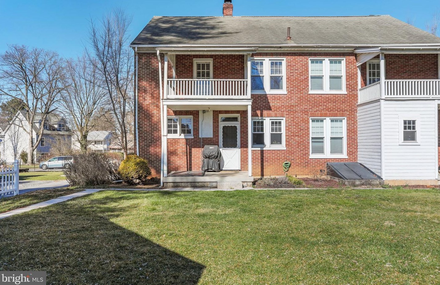240 College Ave, Chambersburg PA  17201-1206 exterior