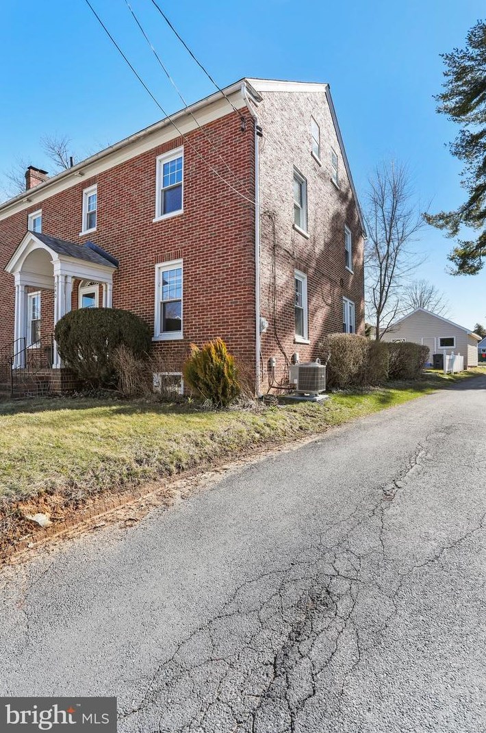 240 College Ave, Chambersburg PA  17201-1206 exterior