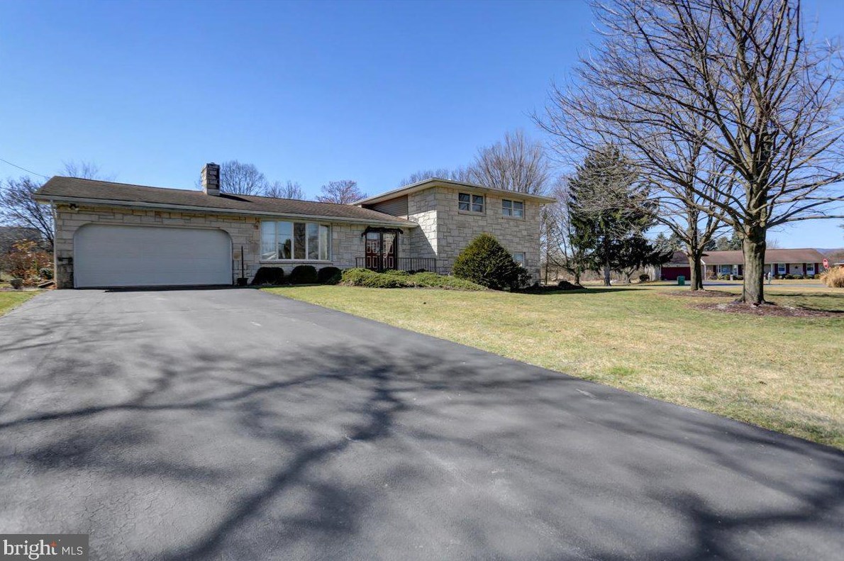 125 Kennedy Dr, Chambersburg, PA 17201-8941