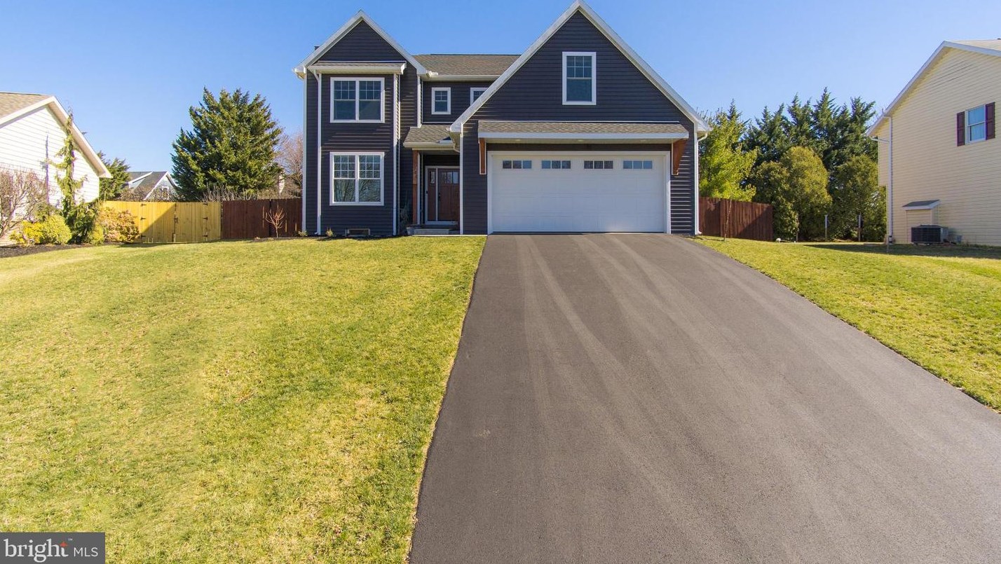 744 Cresson Dr, Chambersburg, PA 17202-7251