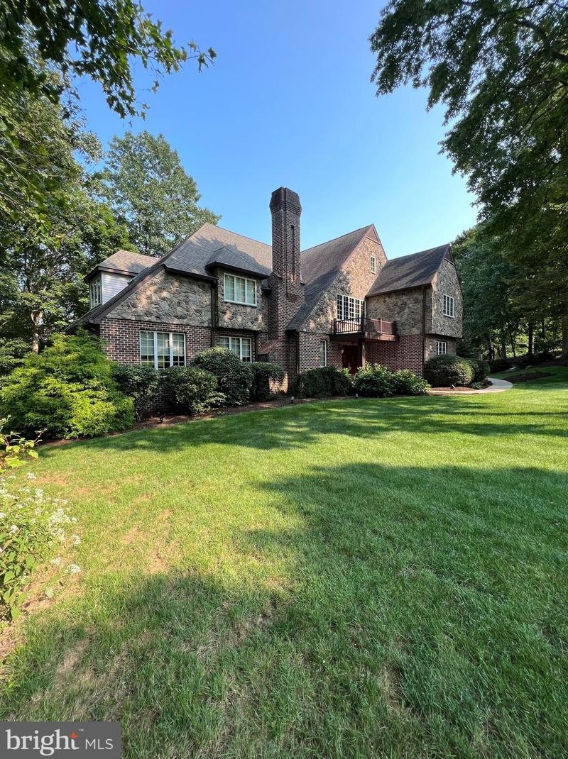 11385 Valleywood Dr, Roadside, PA 17268-9367