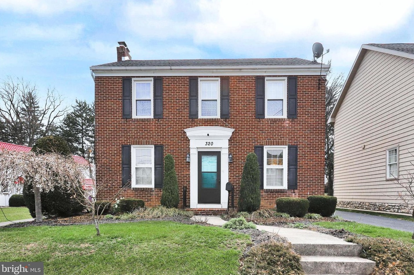 320 Coldbrook Ave, Chambersburg, PA 17201-2718