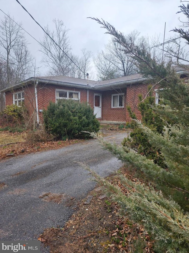 11537 Forge Hill Rd, Orrstown, PA 17244