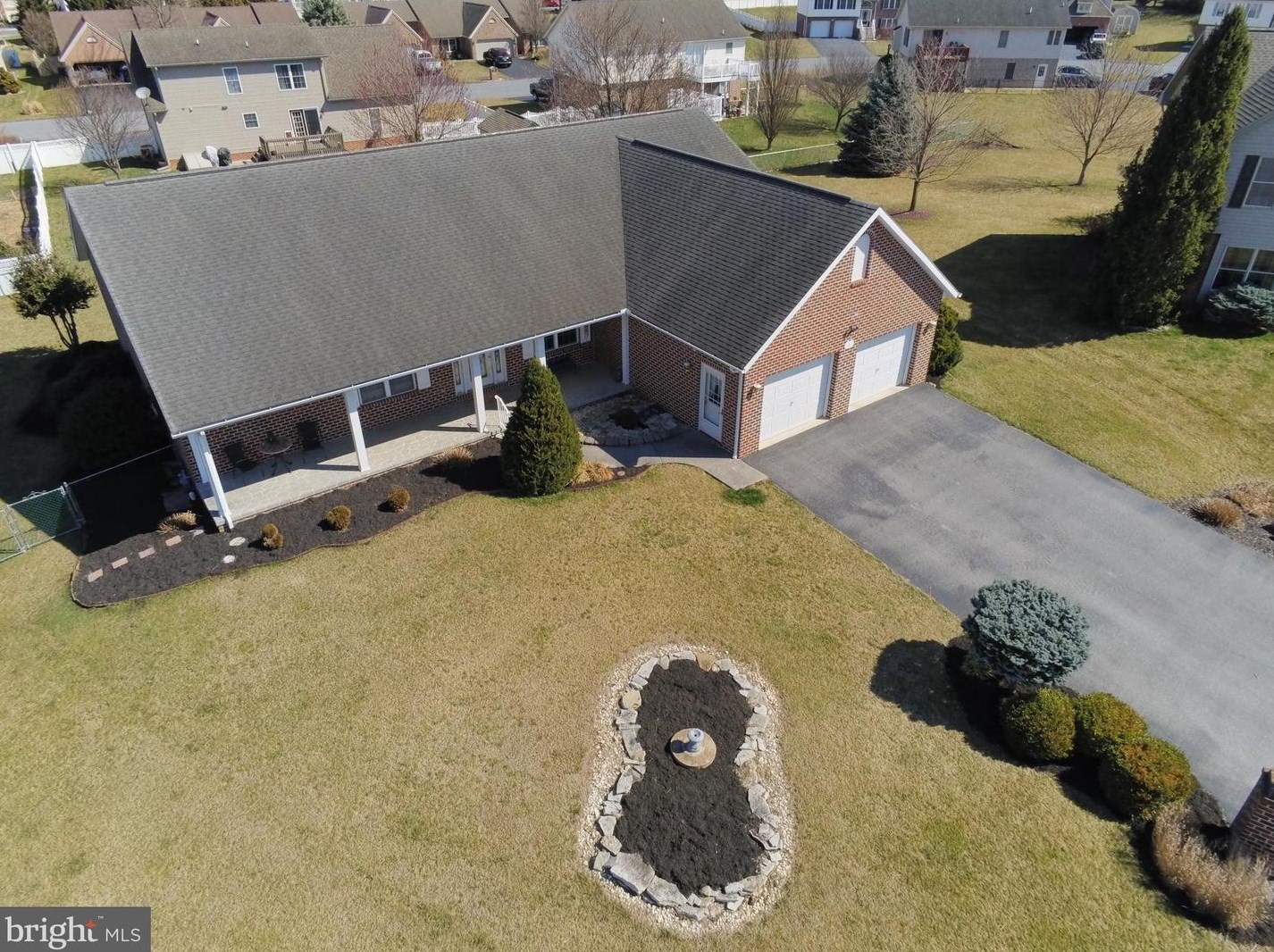 342 Debrina Ct, Chambersburg, PA 17201-8261