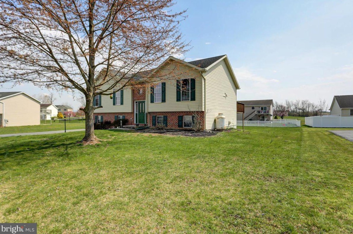 10496 Mapleton Rd, Lees Cross Roads, PA 17257