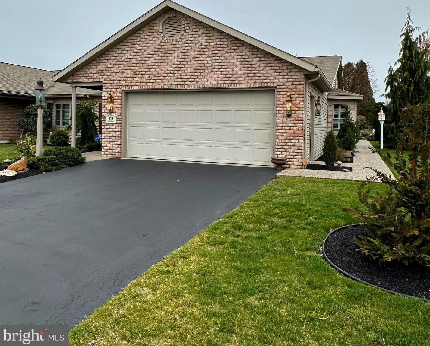 222 Sunbrook Dr, Chambersburg, PA 17201-4542