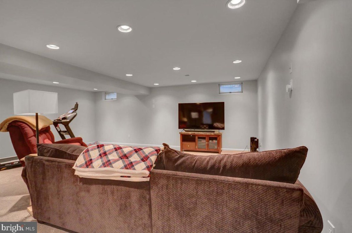 6566 Fairway Dr, Fayetteville PA  17222-9642 exterior