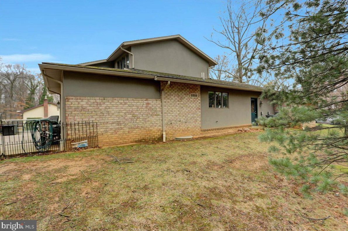 6566 Fairway Dr, Fayetteville PA  17222-9642 exterior