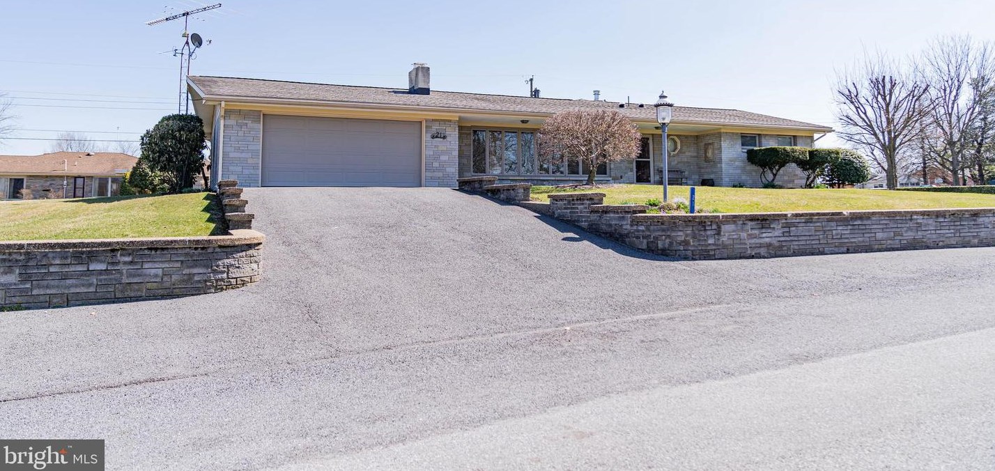 21 Kensington Dr, Chambersburg, PA 17201-8729