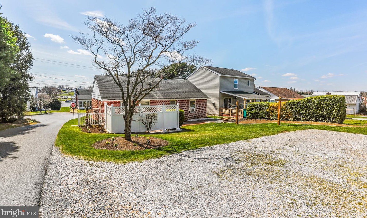 323 Commerce St, Roadside PA  17268-1101 exterior