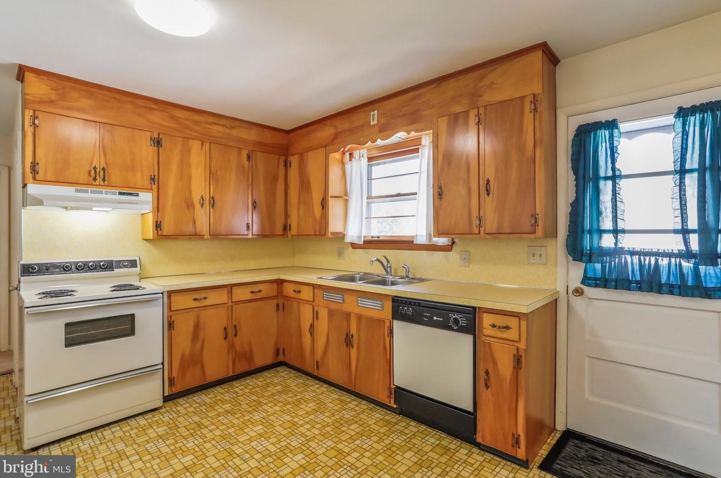 323 Commerce St, Roadside PA  17268-1101 exterior