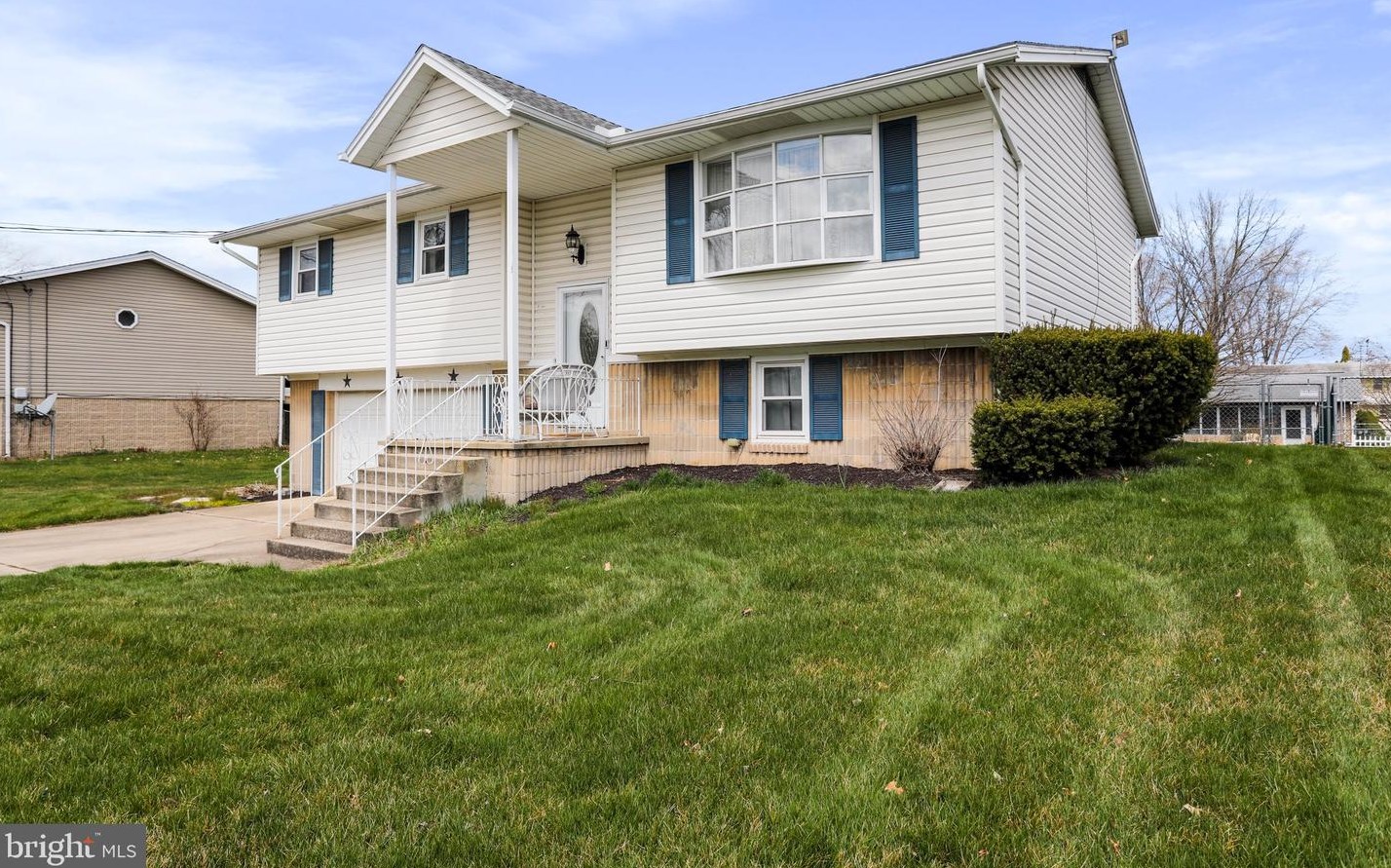 161 Eisenhower Dr, Chambersburg, PA 17201-8604