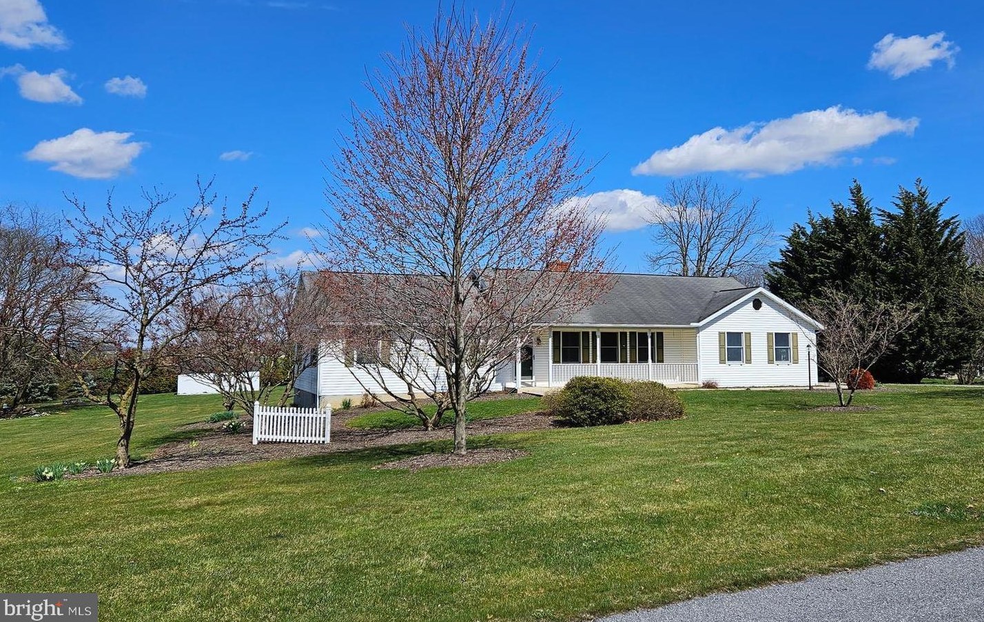 107 Crabapple Ln, Lees Cross Roads, PA 17257