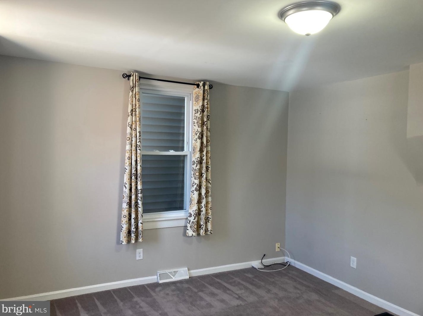 157 S 3rd St, Chambersburg, PA 17201
