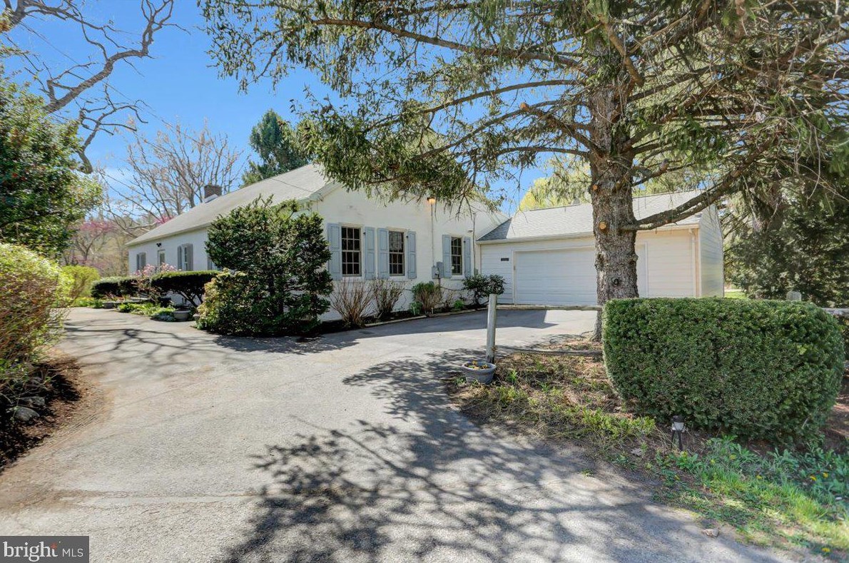 13665 Midvale Rd, Roadside, PA 17268-8410