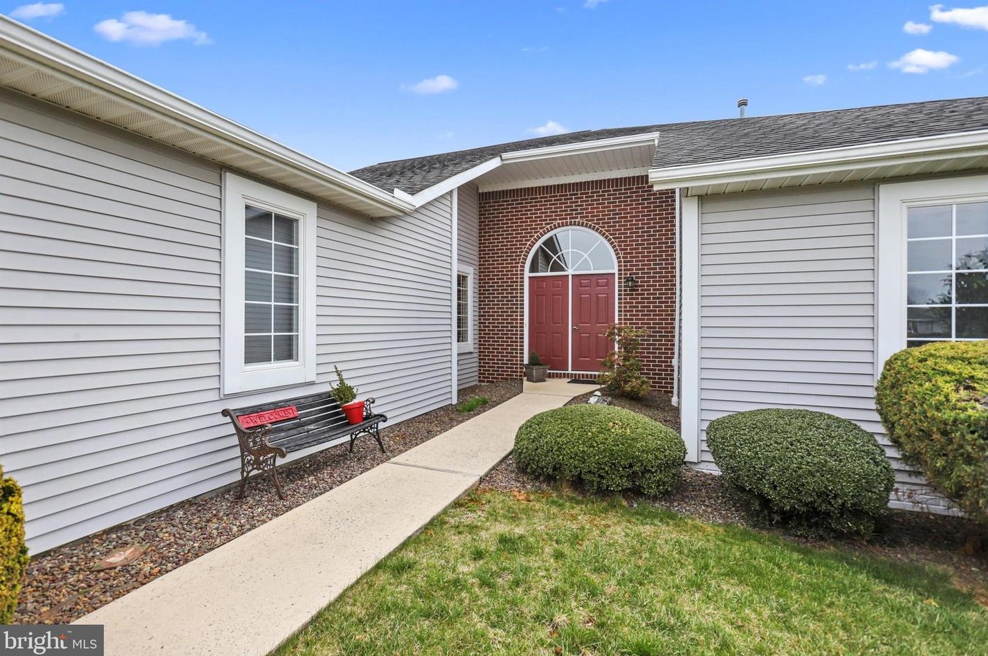 3846 Farmstead Dr, Fayetteville PA  17222-9252 exterior