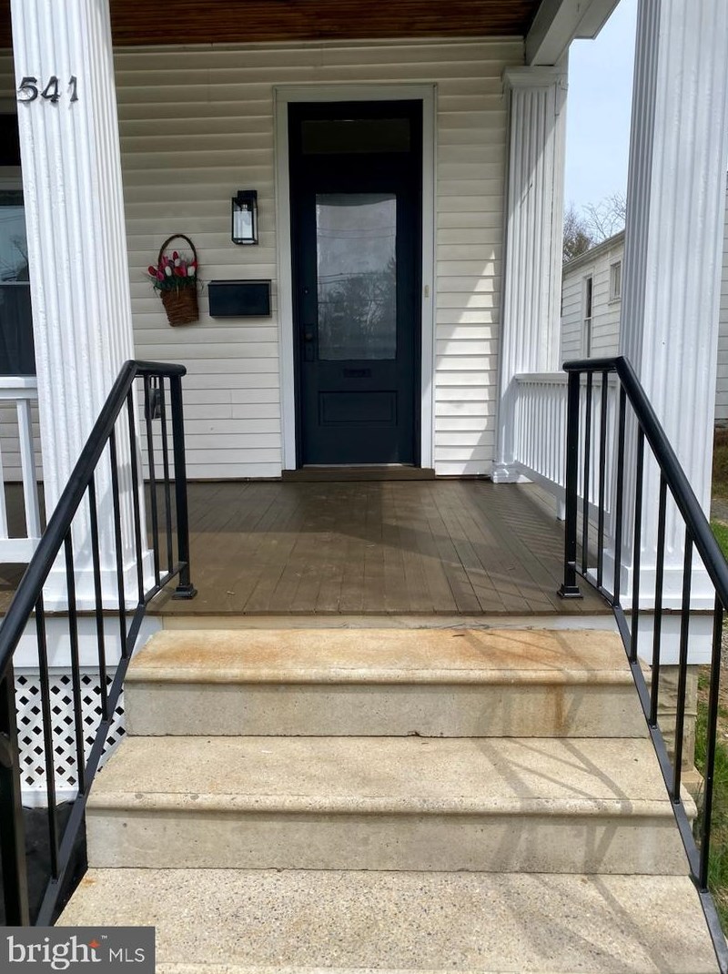 541 Montgomery Ave, Chambersburg PA  17201-1712 exterior