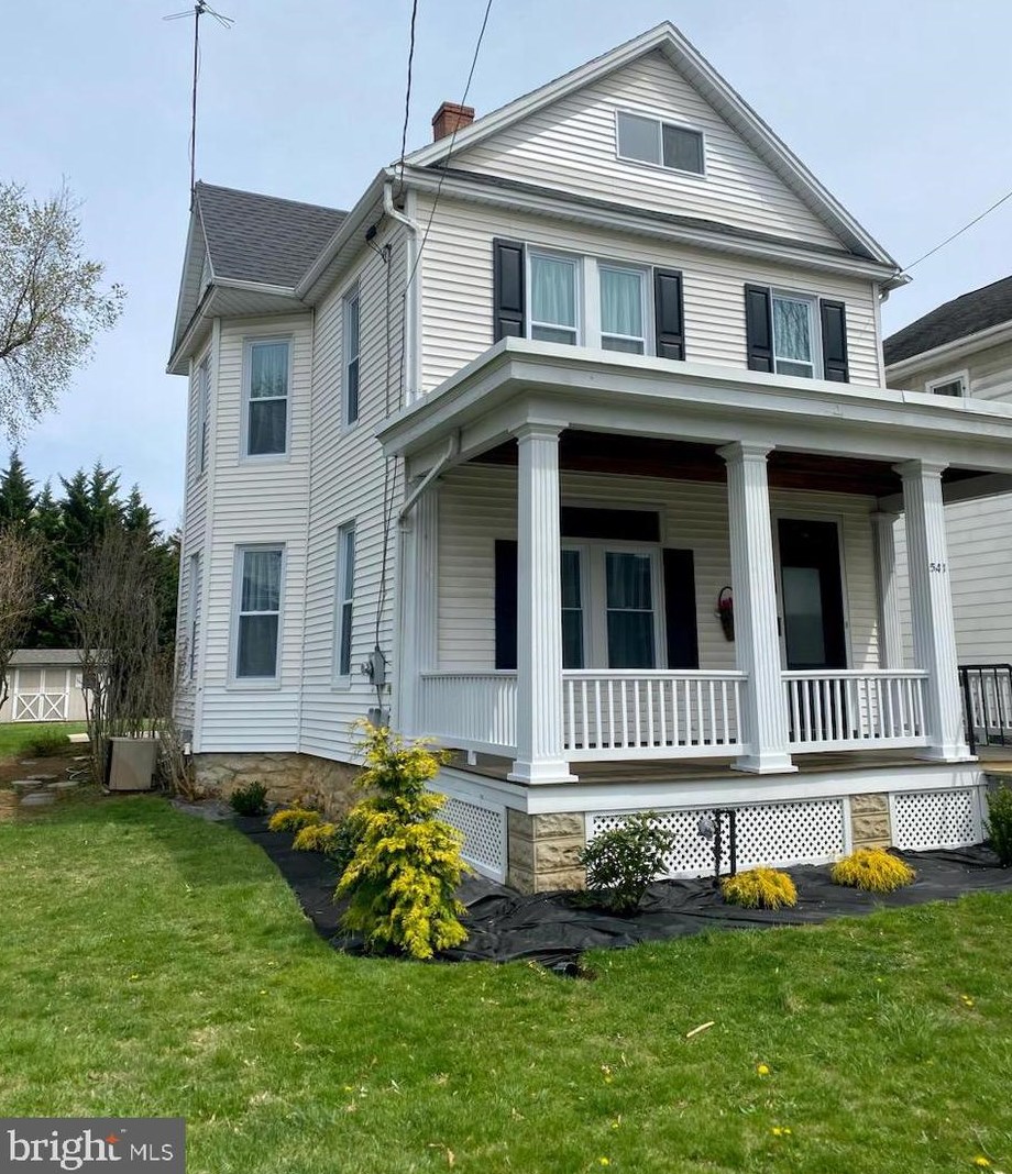 541 Montgomery Ave, Chambersburg PA  17201-1712 exterior