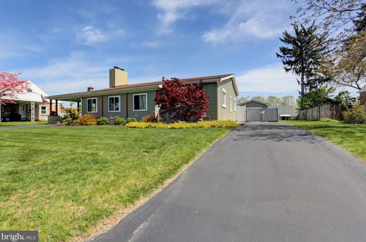 870 Stouffer Ave, Chambersburg, PA 17201-2943