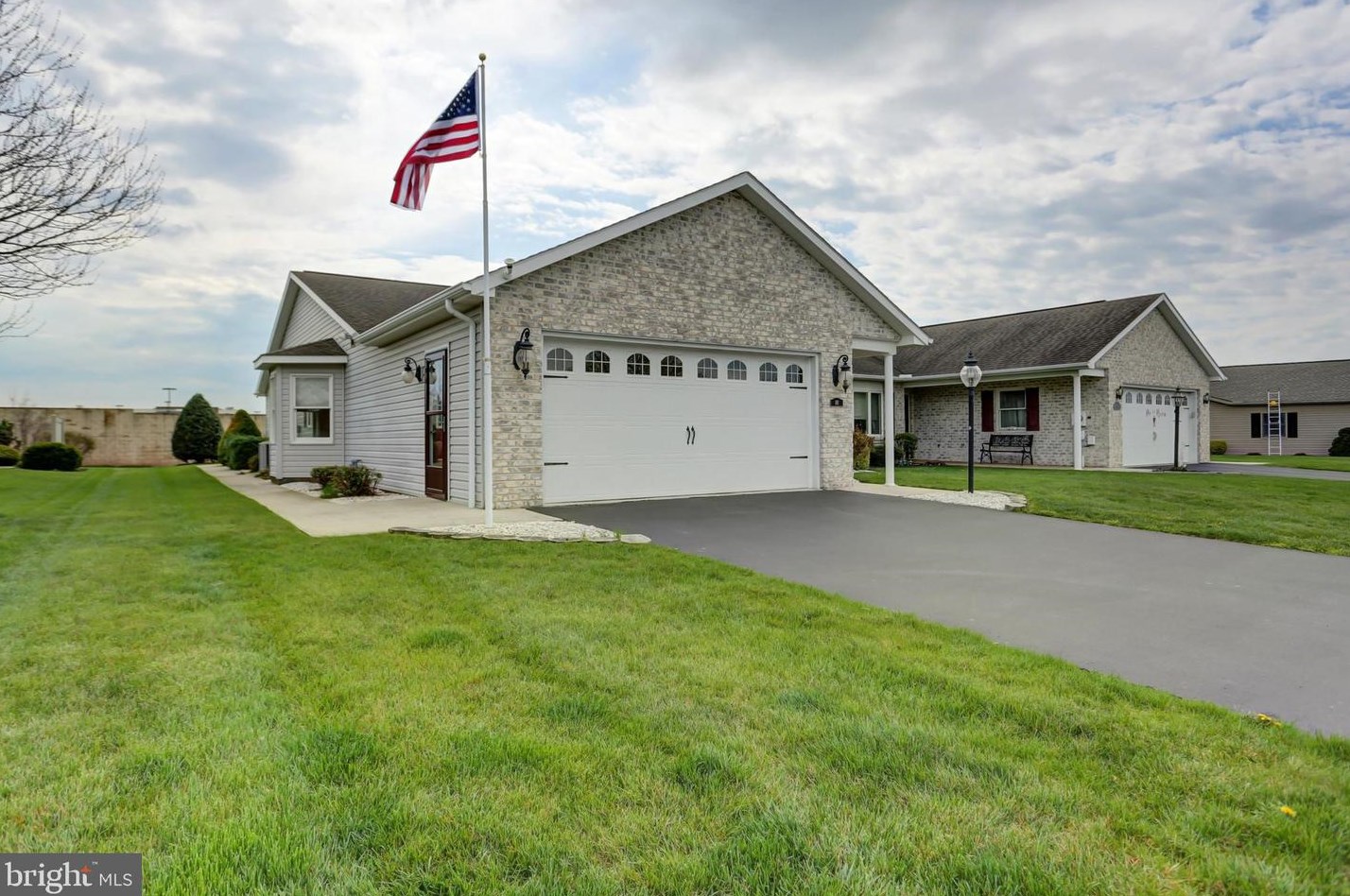 181 Parkwood Dr, Chambersburg, PA 17201-4500
