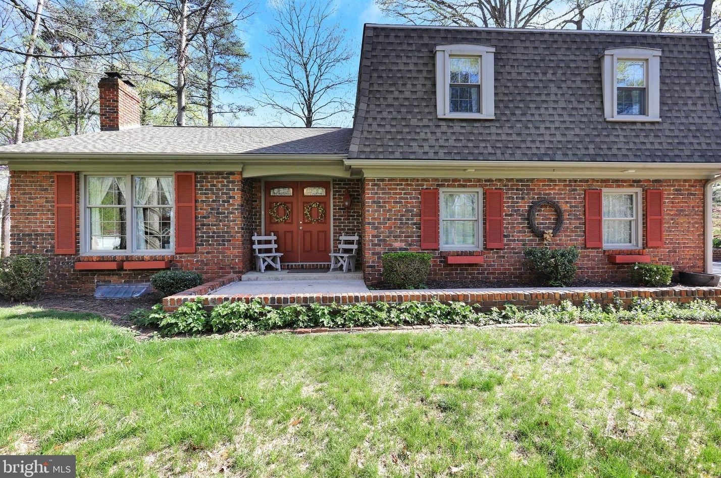 6445 Fairway Dr W, Fayetteville, PA 17222