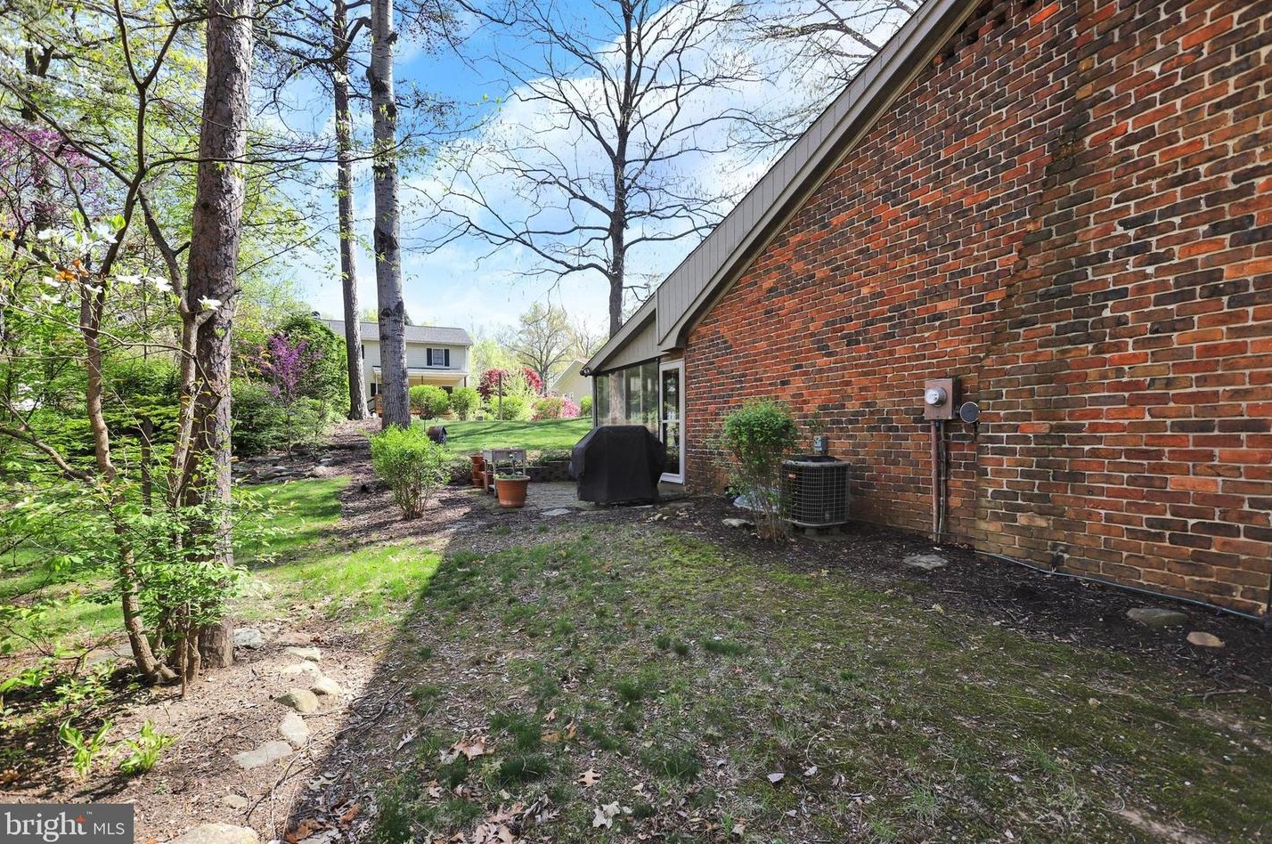 6445 Fairway Dr, Fayetteville PA  17222-9647 exterior