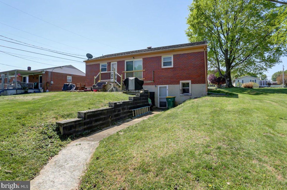325 9th St, Roadside PA  17268-2125 exterior
