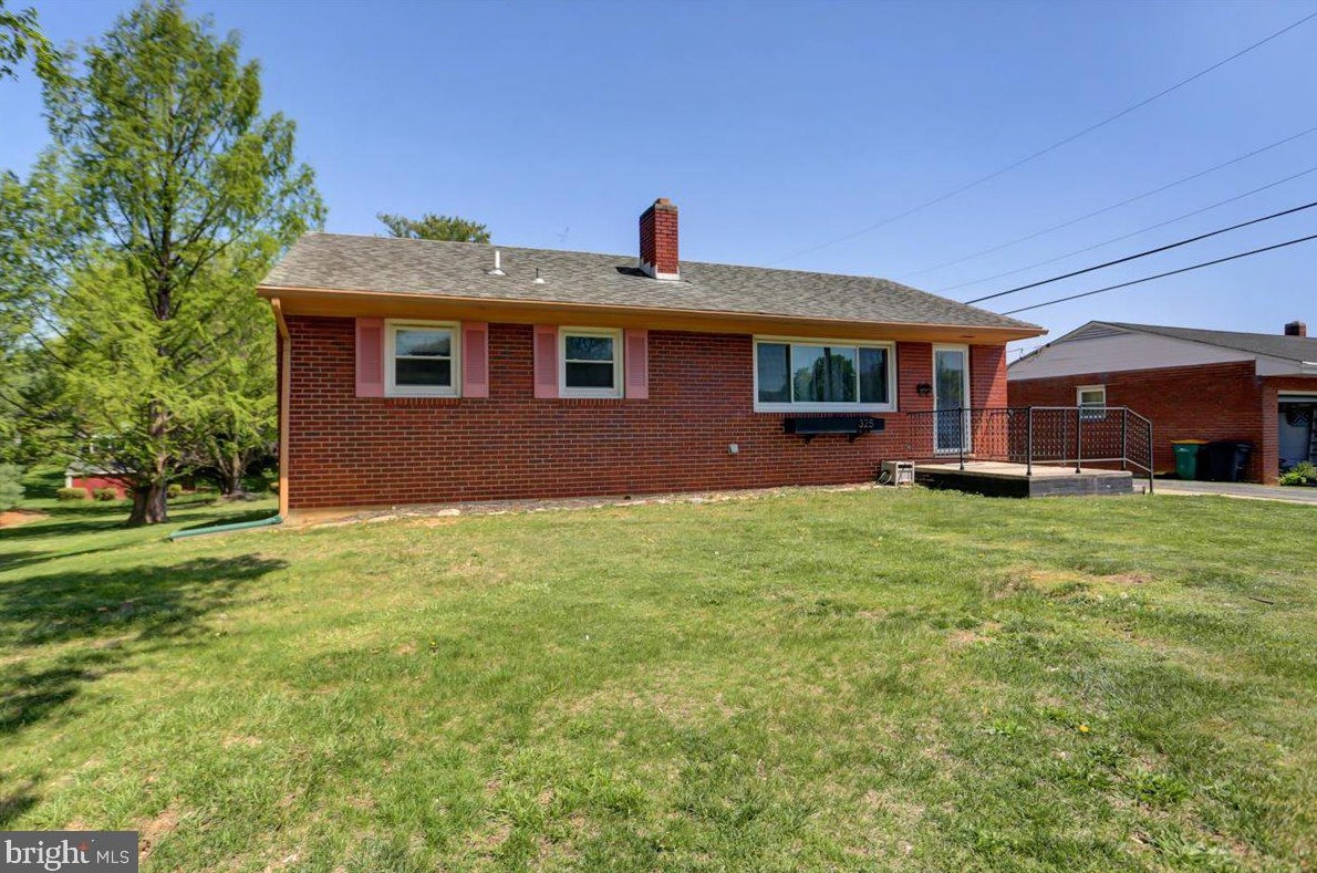 325 9th St, Roadside PA  17268-2125 exterior