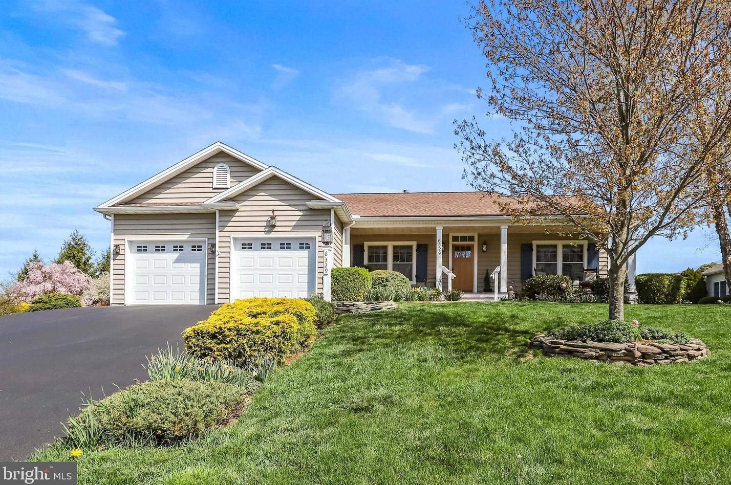 6329 Medina Ridge Dr, Fayetteville, PA 17222-9435