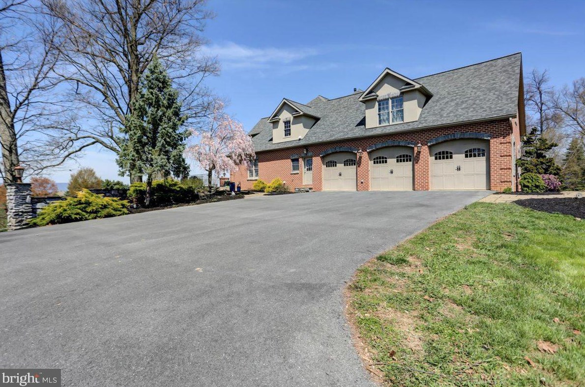 1579 Walker Rd, Chambersburg, PA 17202