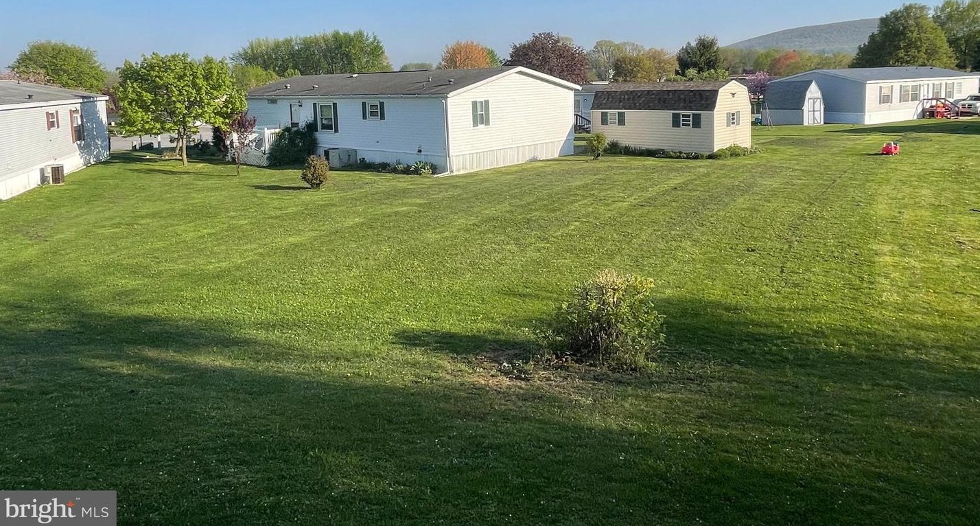 218 Ladnor Ct, Fayetteville PA  17222-1201 exterior