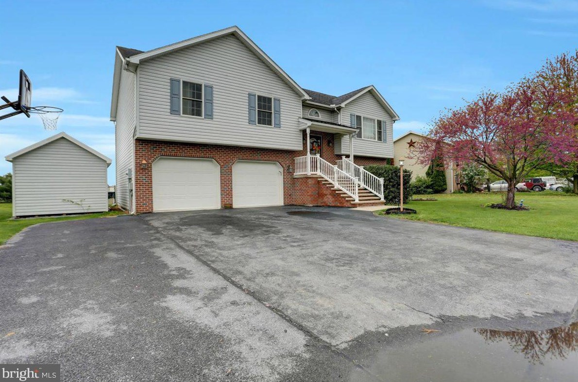 205 Grove Dr, Lees Cross Roads, PA 17257