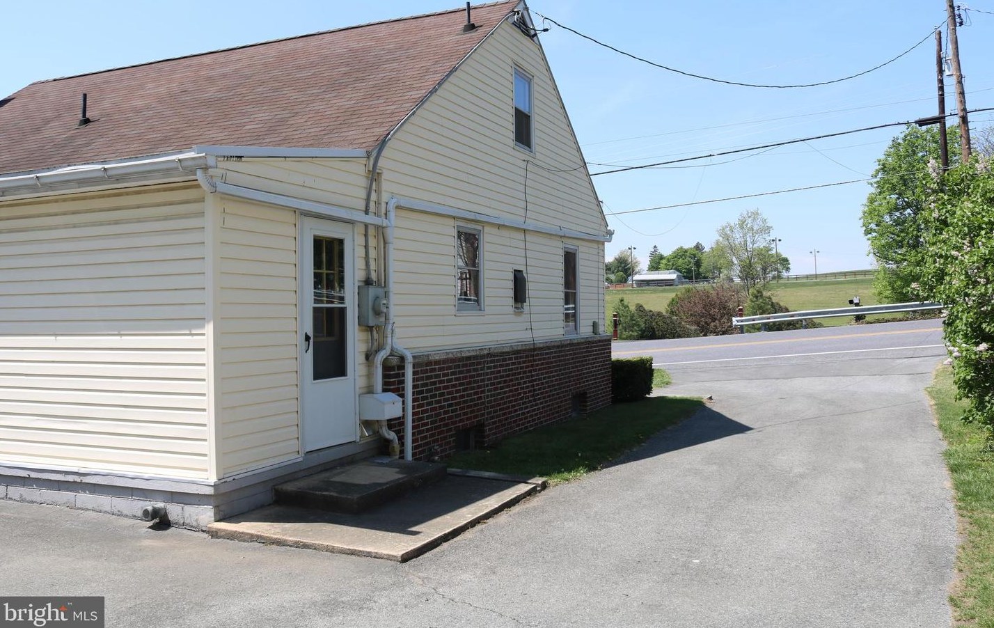 9258 Tomstown Rd, Roadside, PA 17268