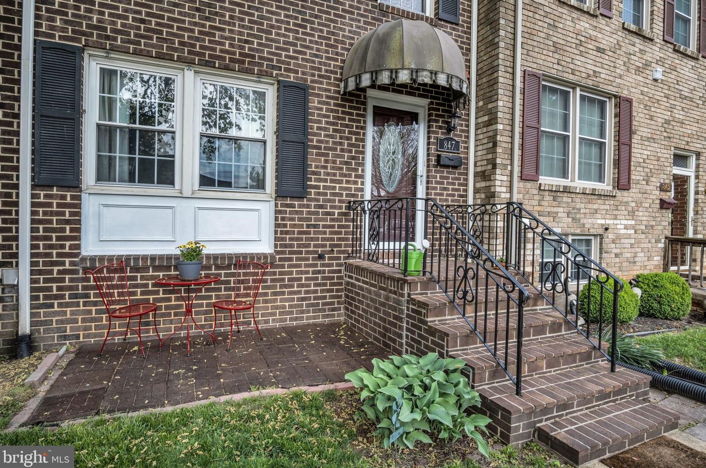 847 Woodlawn Dr, Chambersburg, PA 17201-3838