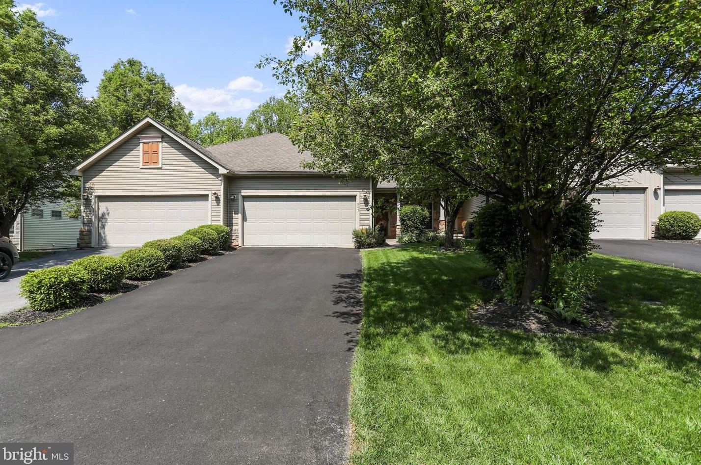945 Quail Run Dr, Roadside, PA 17268
