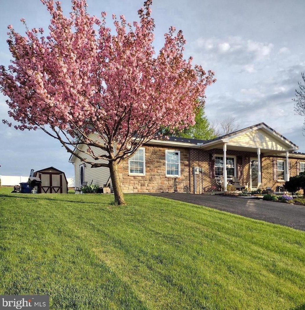 1626 Hawthorne Ln, Chambersburg, PA 17202-9077