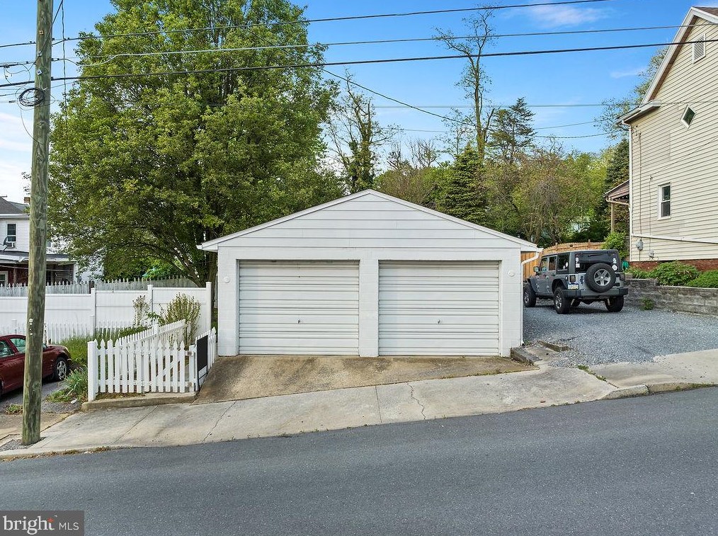 133 N Church St, Roadside, PA 17268