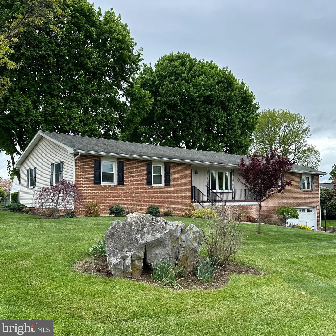 645 Rockview Ave, Chambersburg, PA 17202-2968