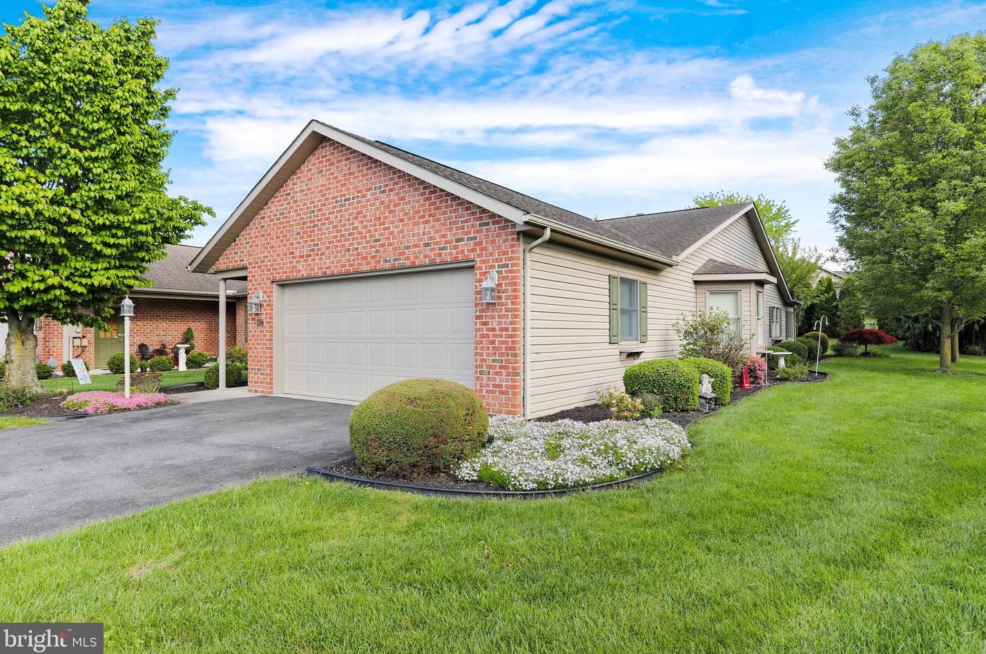 318 Sunbrook Dr, Chambersburg, PA 17201-4546
