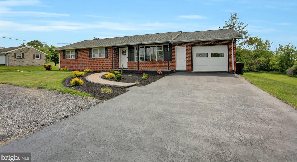 1901 Wayne Ave, Chambersburg, PA 17202