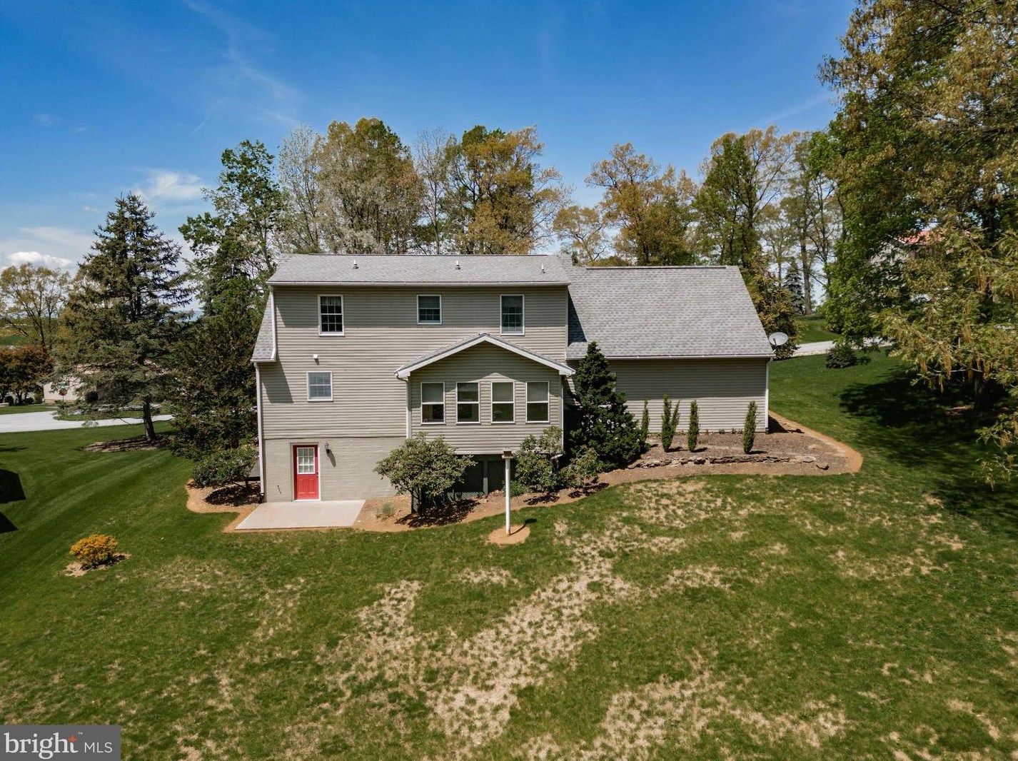 6106 Greenbriar Ln, Fayetteville PA  17222-9676 exterior