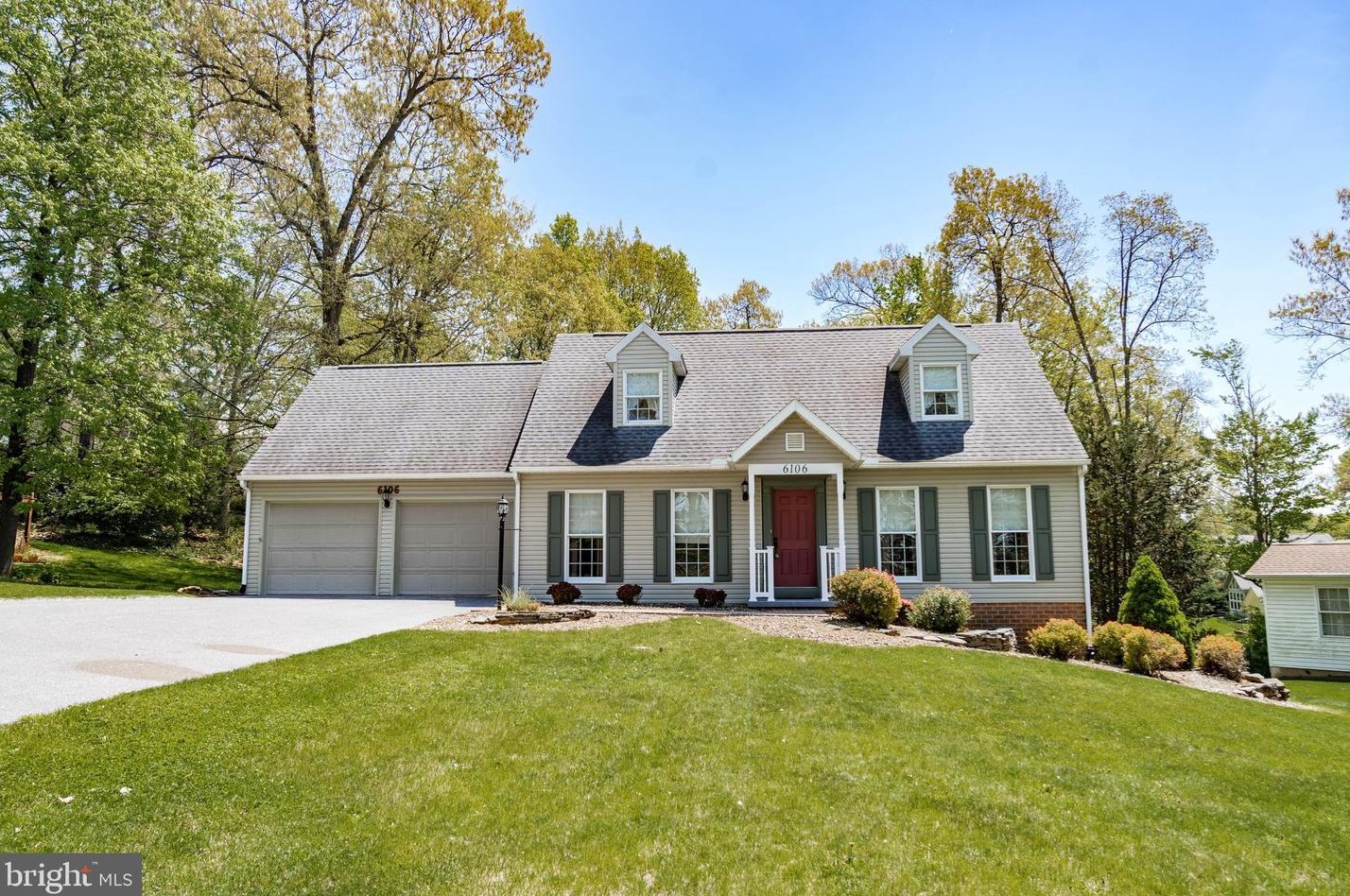 6106 Greenbriar Ln, Fayetteville, PA 17222-9676