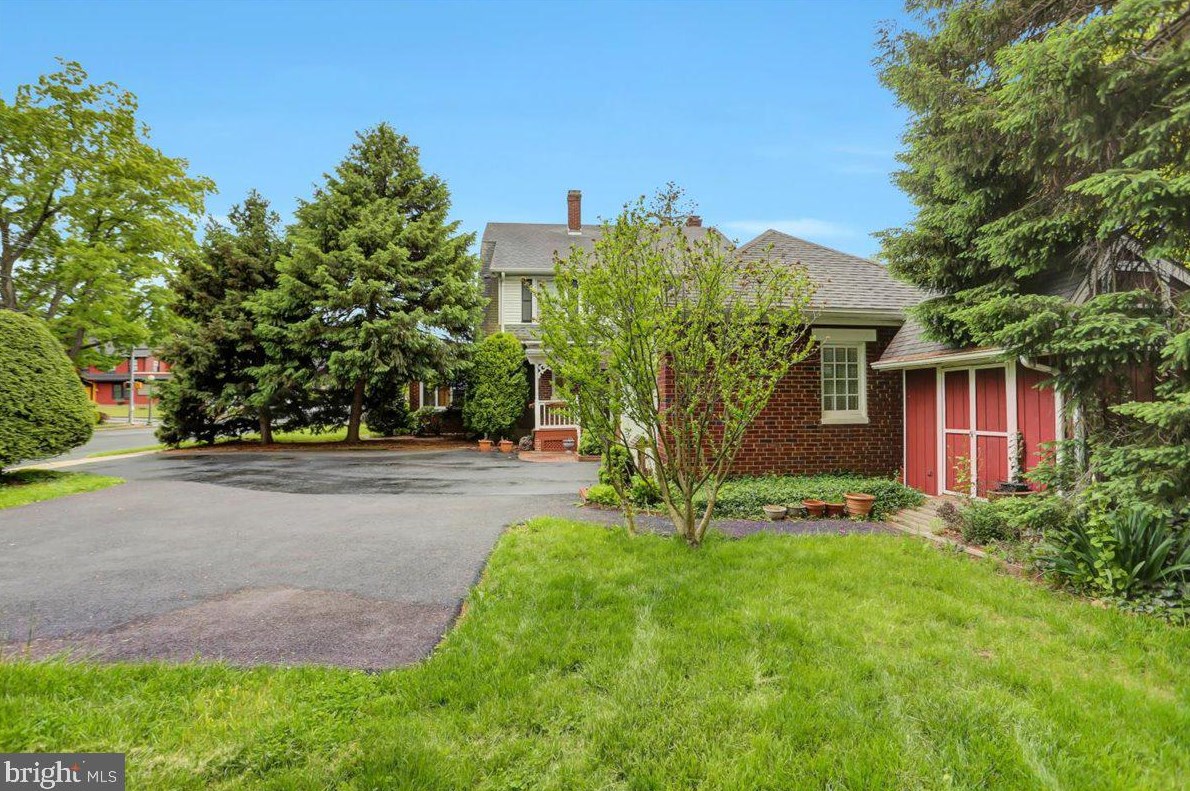 65 Norland Ave, Chambersburg PA  17201-1217 exterior