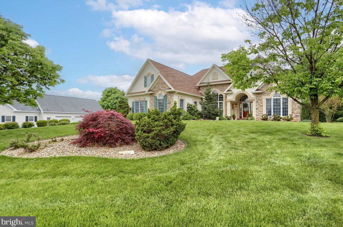 7094 Killarney Dr, Fayetteville, PA 17222
